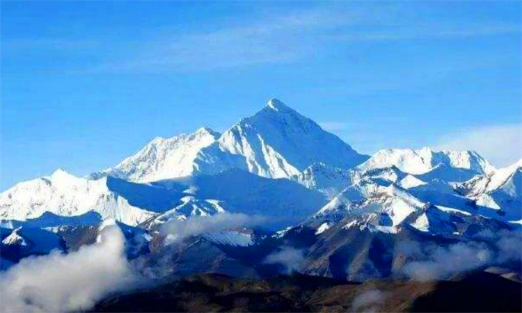 珠穆朗玛峰是属于中国的吗