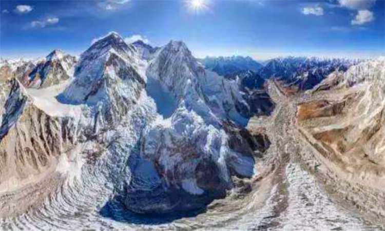 珠穆朗玛峰是属于中国的吗