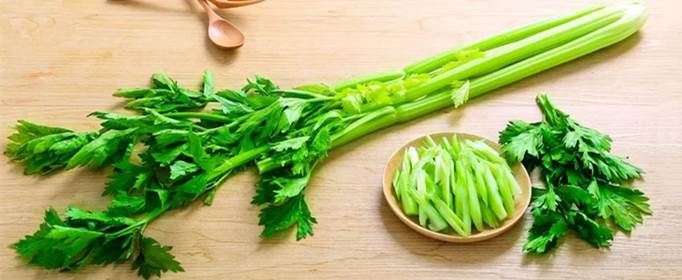吃芹菜为什么不吃叶子大部分人还不明白 吃芹菜为什么不吃叶子是什么原因呢